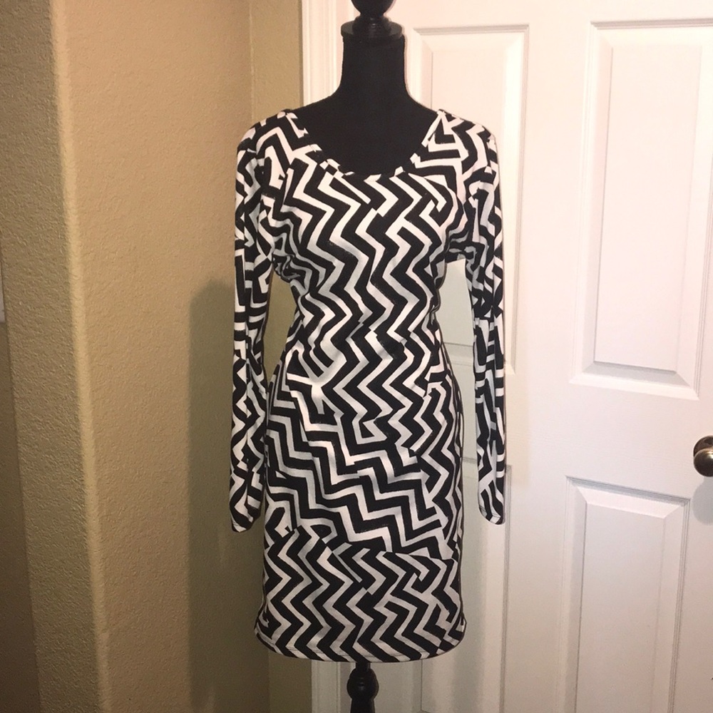 Black and White zig zag Bodycon Dress. NWOT